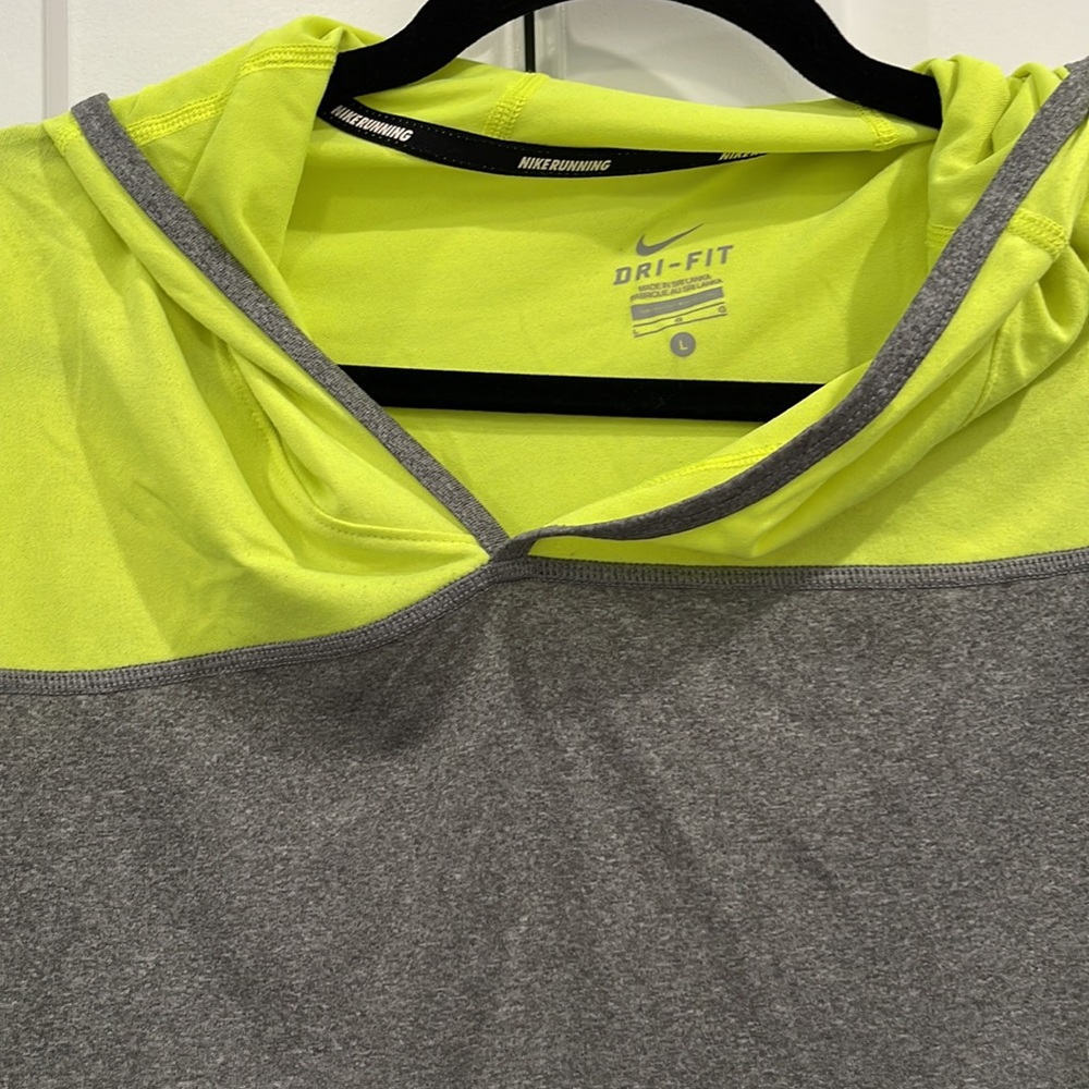 Nike top - Picture 5 of 5